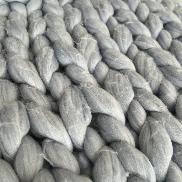 Beautiful gray blue chunky knitted blanket handmade - Picture 8 of 9